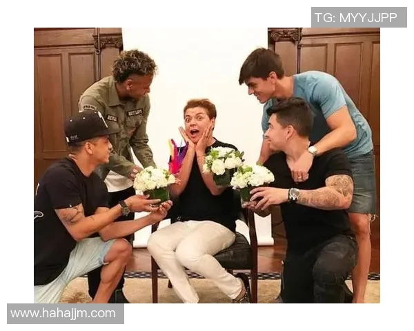 彭于晏与足球明星亲密合影 展现运动与娱乐圈跨界友谊 彭于晏与足球明星亲密合影 展现运动与娱乐圈跨界友谊